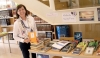 Bibliotekschefen Gloria Maldonado på centralbiblioteket MIguel de Cervantes hälsar alla lässugna välkomna.